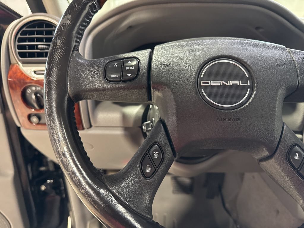 Used 2008 GMC Envoy Denali w/ Sun And 6-Disc Cd Package RWD image 12