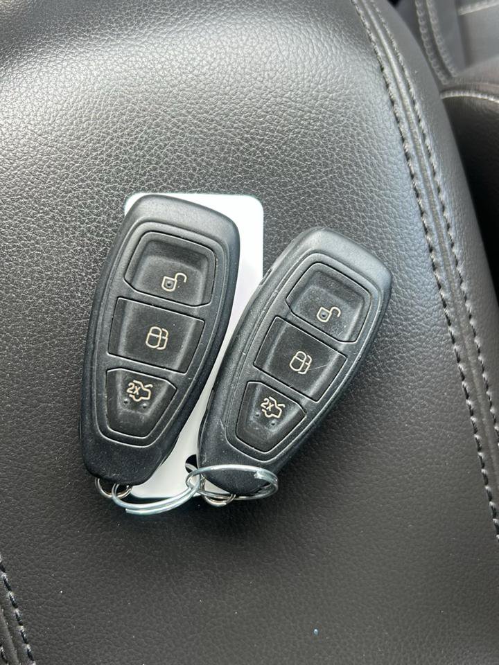 Used 2013 Ford C-MAX SEL FWD image 20