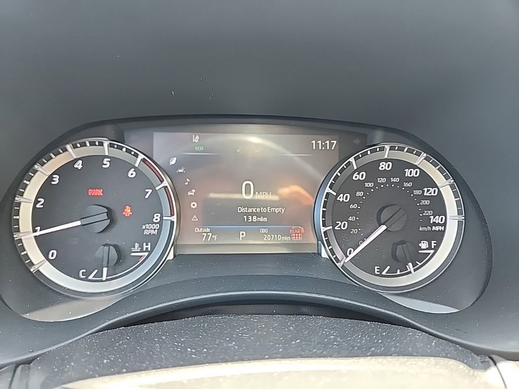 Used 2024 Toyota Highlander XLE FWD image 12