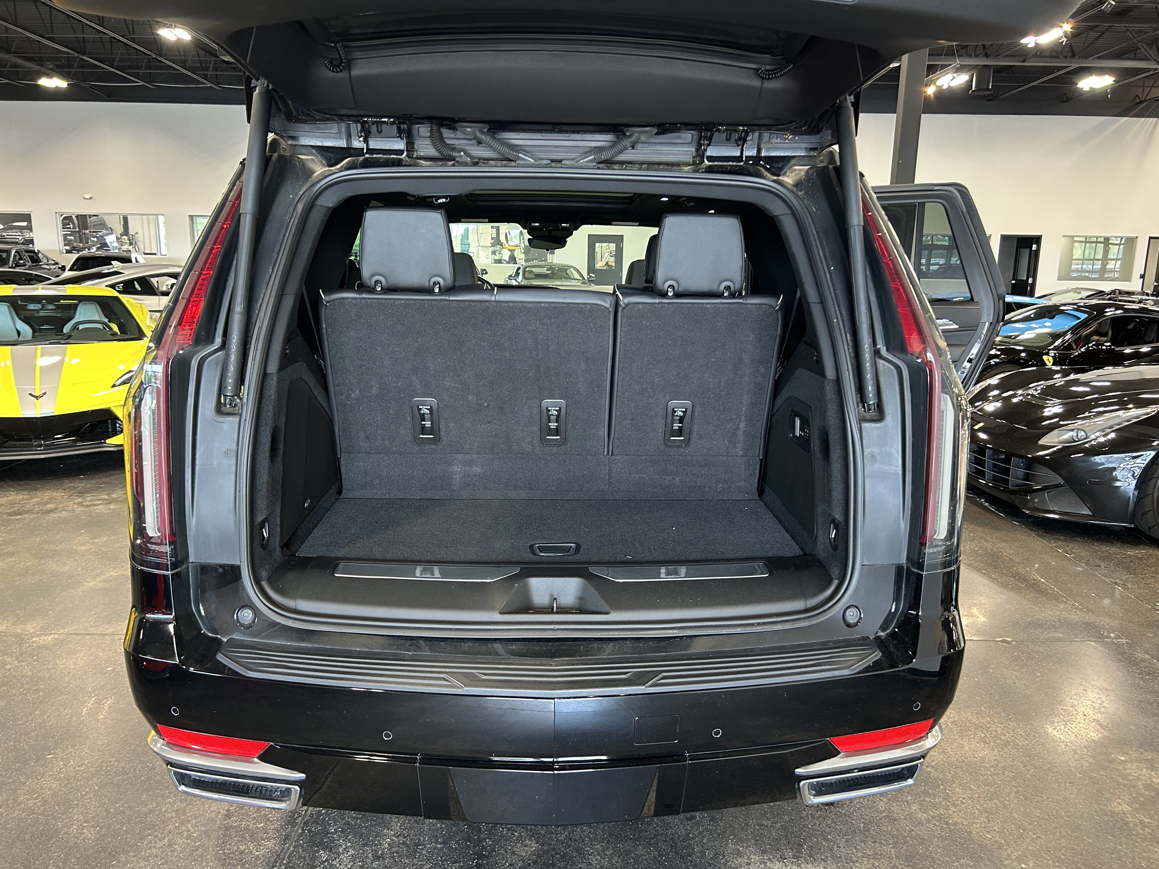 Used 2021 Cadillac Escalade Premium Luxury w/ Driver Assist Tech Package AWD/4WD image 16