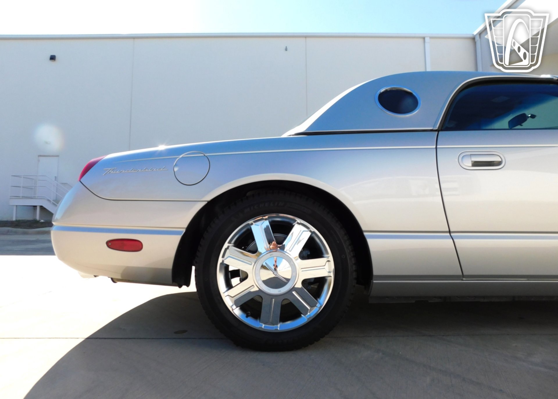 Used 2005 Ford Thunderbird image 27