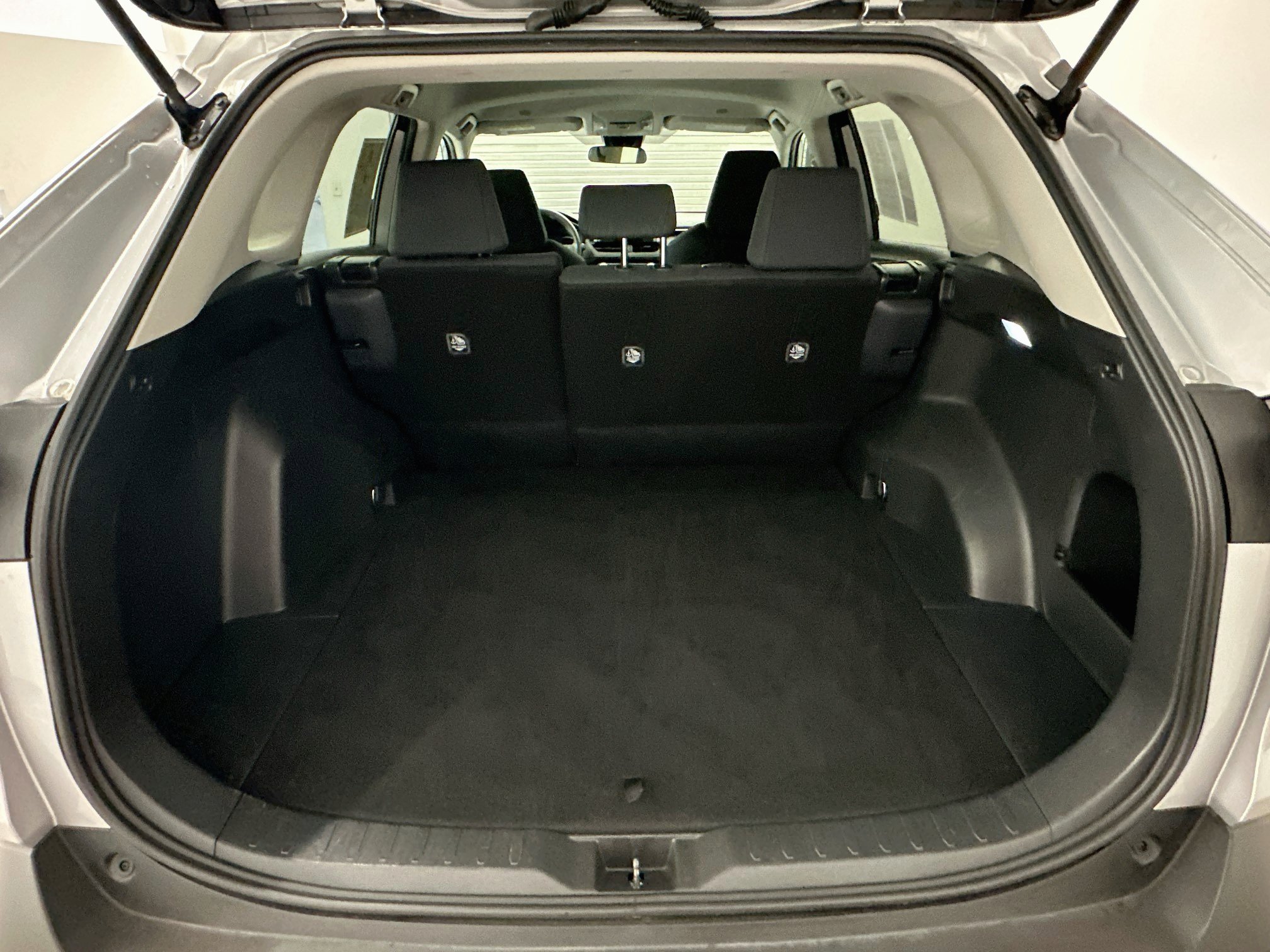 Used 2025 Toyota RAV4 LE AWD/4WD image 29