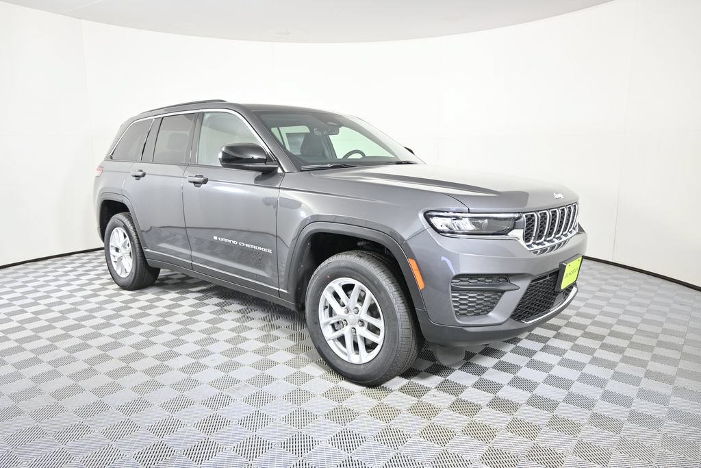 New 2026 Jeep Grand Cherokee Laredo w/ Trailer Tow Package AWD/4WD image 9