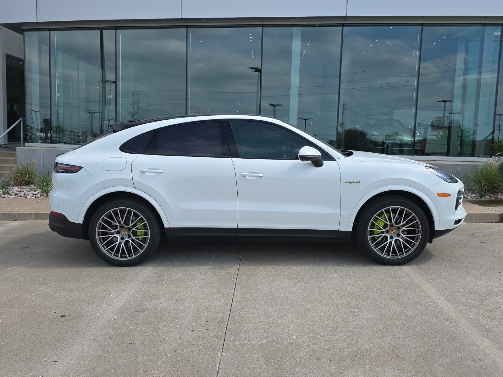 Certified 2023 Porsche Cayenne Platinum Edition AWD/4WD image 8