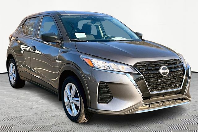 New 2025 Nissan Kicks Play S
