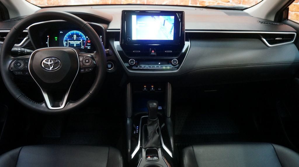 Used 2023 Toyota Corolla Cross XLE w/ Convenience Package AWD/4WD image 11
