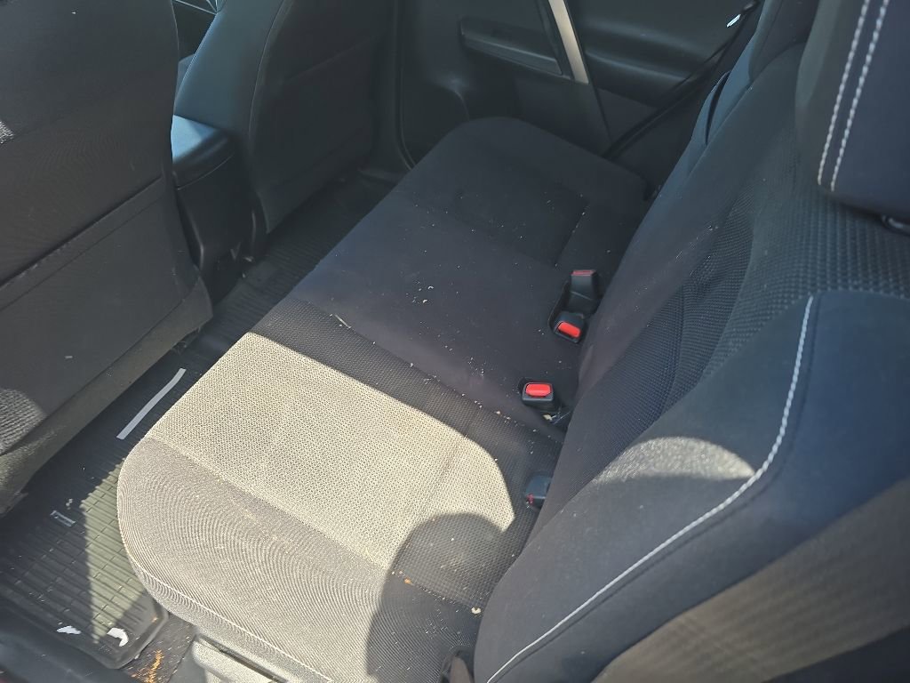 Used 2018 Toyota RAV4 LE AWD/4WD image 11