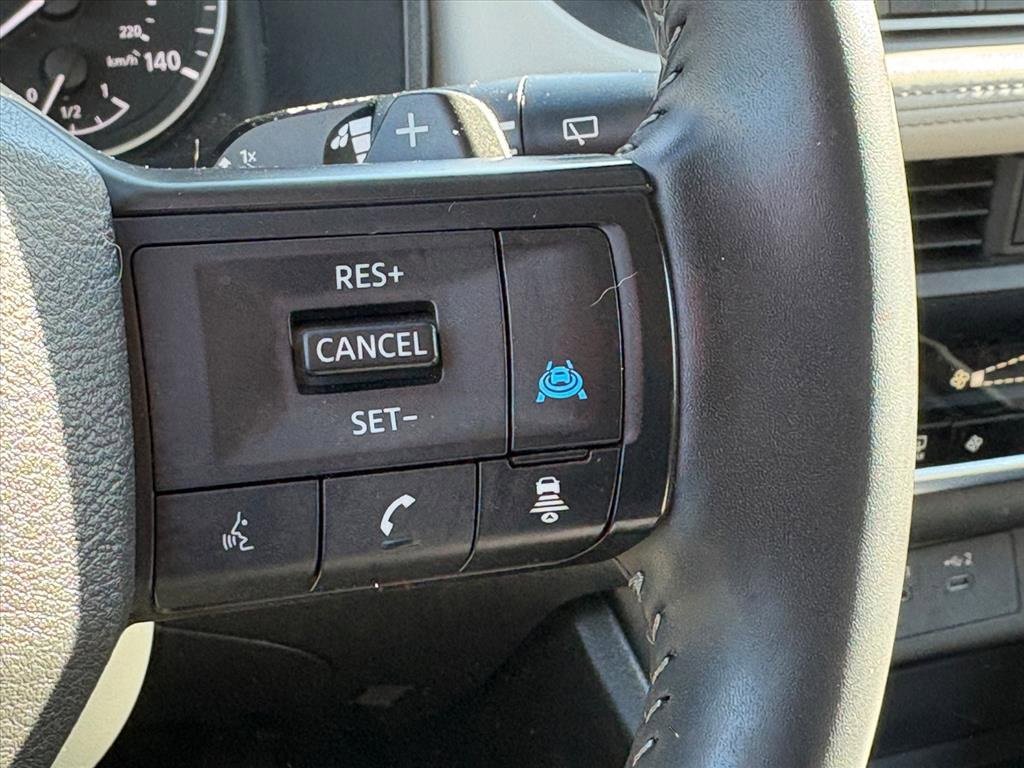 Used 2025 Nissan Rogue SV image 15