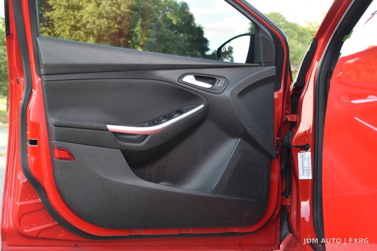 Used 2017 Ford Focus ST FWD image 8