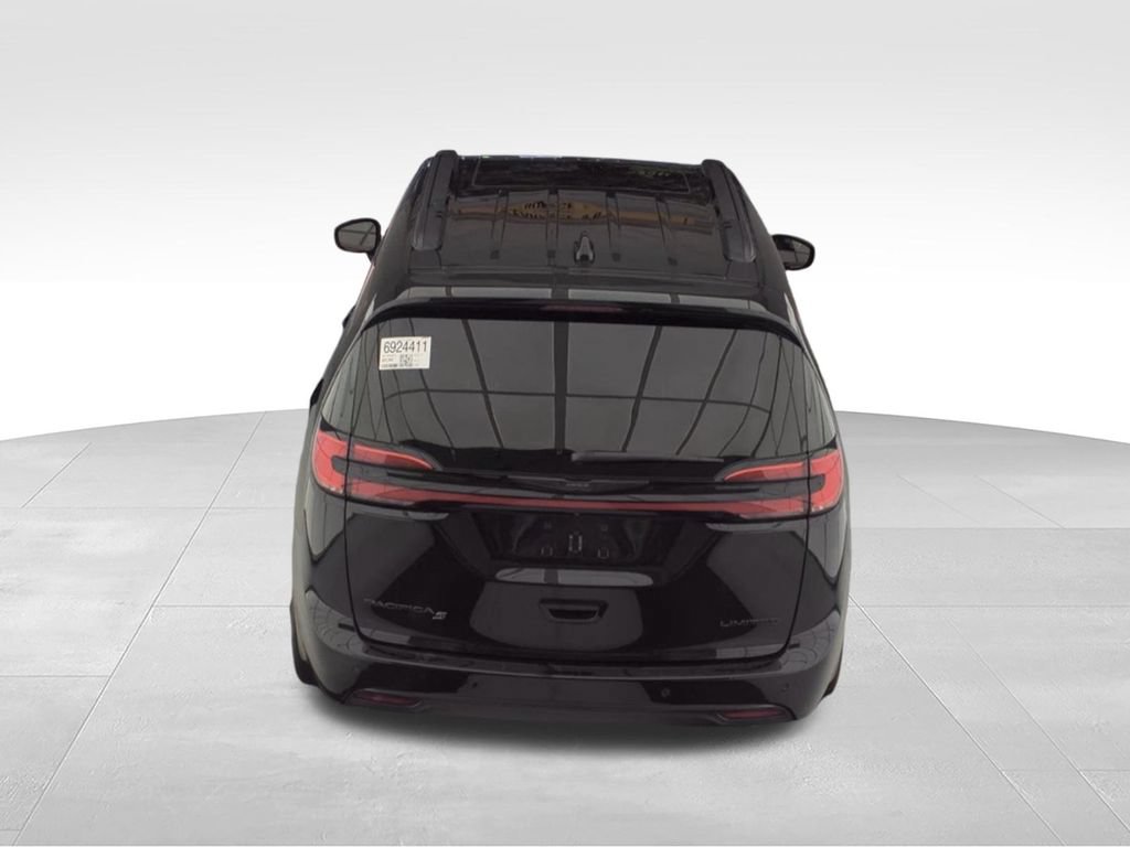 Used 2025 Chrysler Pacifica Limited FWD image 6