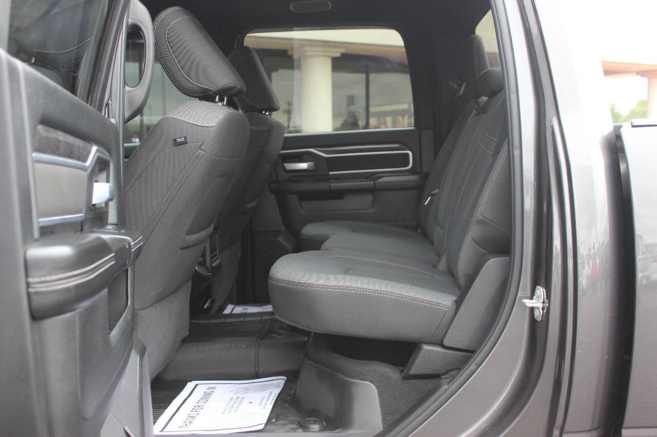 Used 2024 RAM 3500 Big Horn w/ Night Edition AWD/4WD image 12
