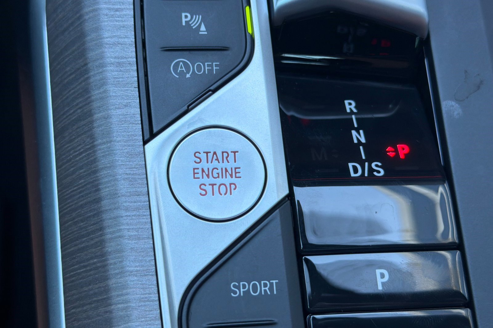 Used 2025 BMW 330i Sedan w/ Premium Package image 29