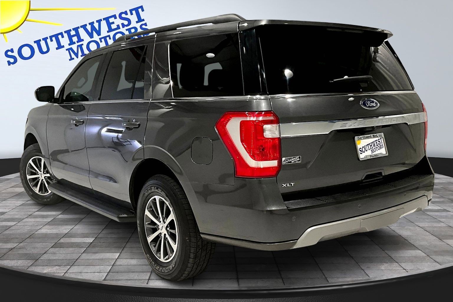 Used 2021 Ford Expedition XLT AWD/4WD image 5