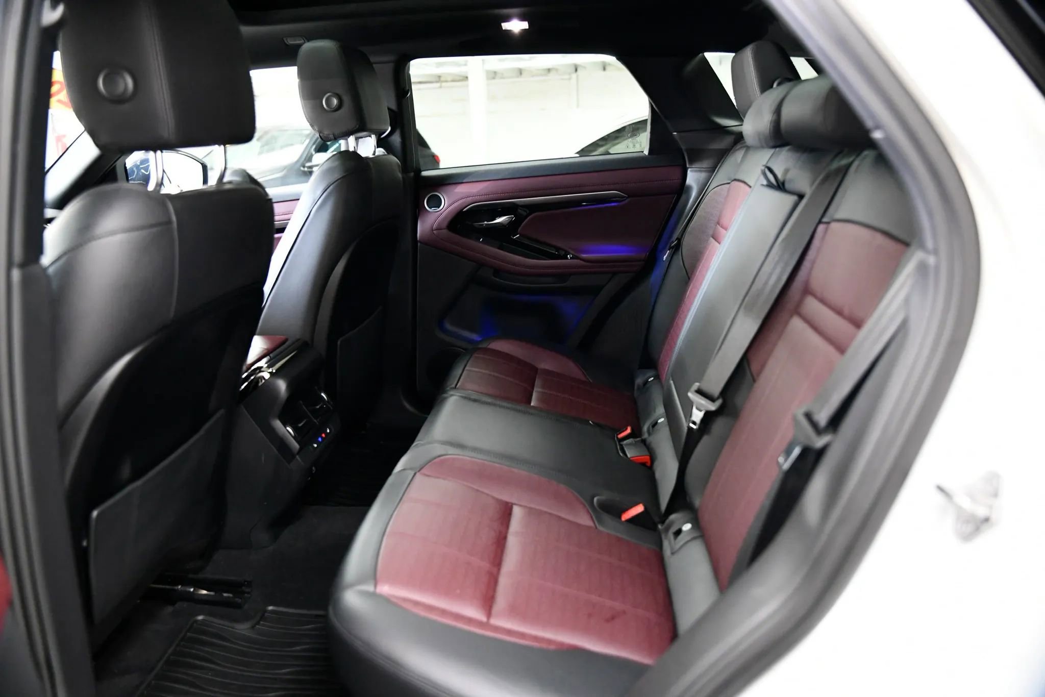 Used 2022 Land Rover Range Rover Evoque R-Dynamic SE image 24