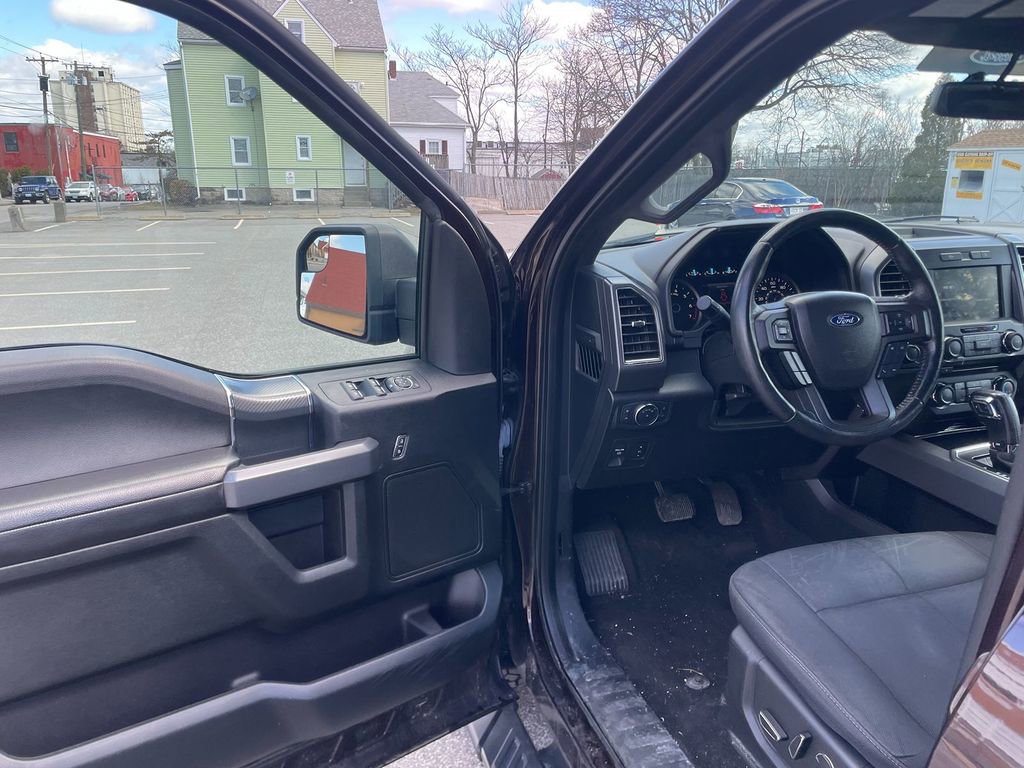 Used 2018 Ford F150 XLT w/ Equipment Group 302A Luxury image 10