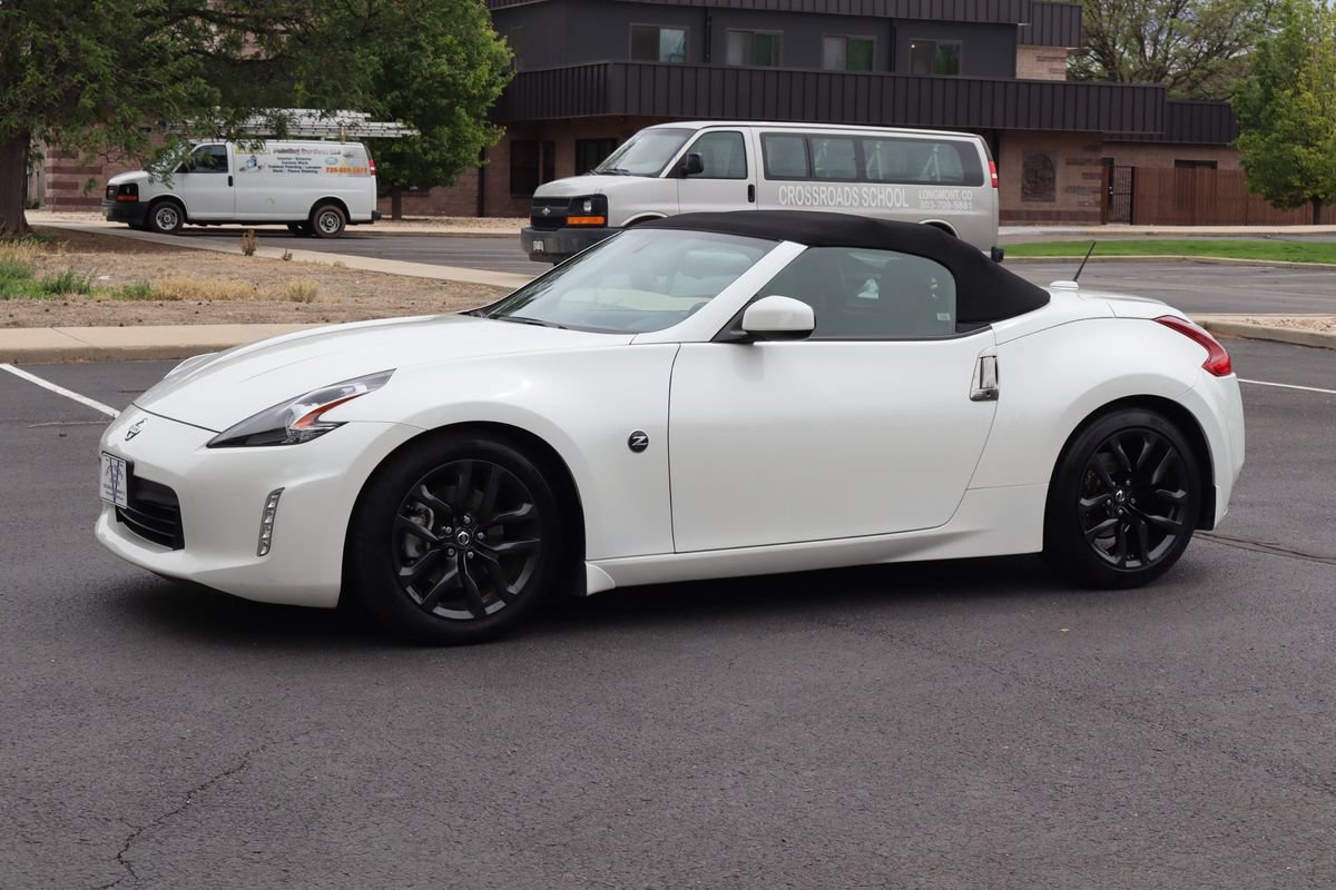 Used 2019 Nissan 370Z Touring RWD image 10