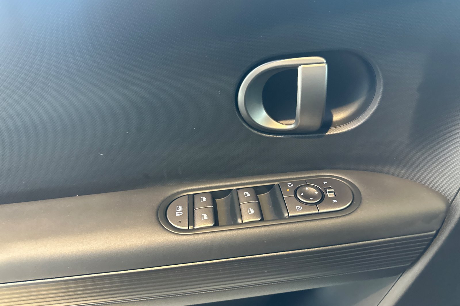New 2026 Hyundai Ioniq 5 SE AWD/4WD image 11