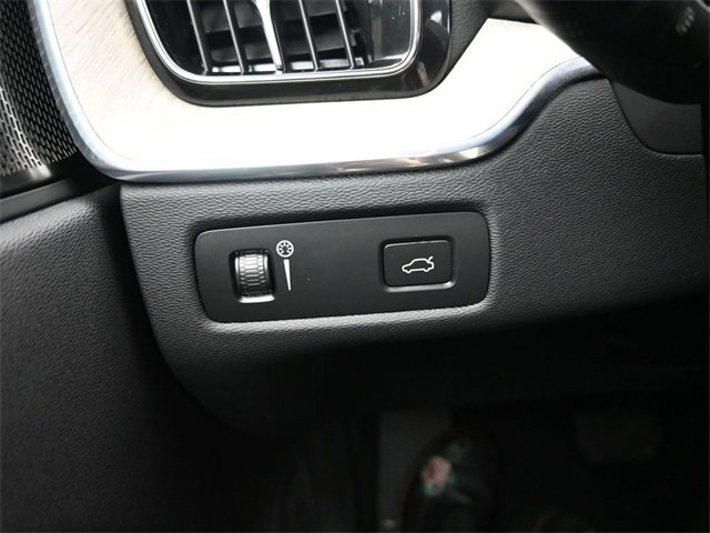 Used 2022 Volvo XC60 B5 Inscription w/ Advanced Package image 29