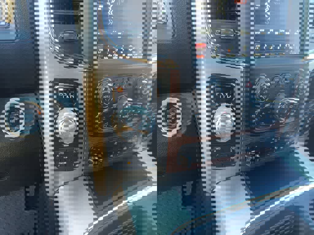 Used 2018 RAM 1500 Laramie w/ Convenience Group image 19