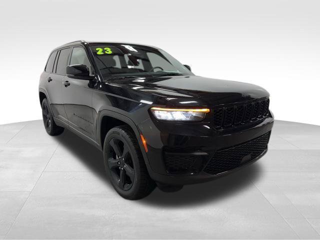 Certified 2023 Jeep Grand Cherokee Altitude AWD/4WD image 6