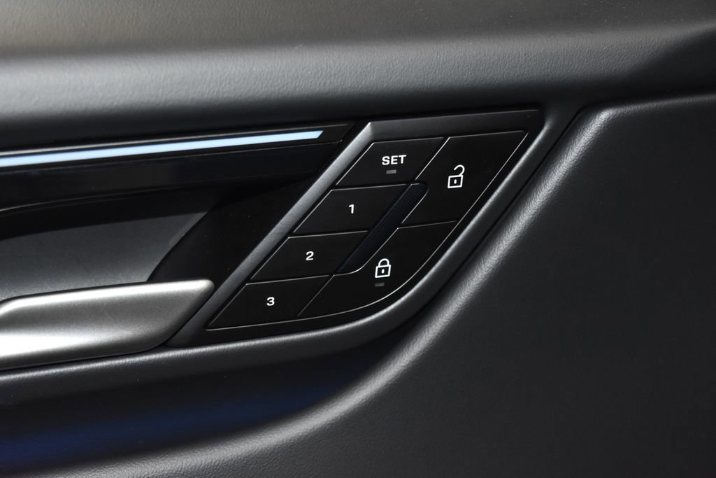 Certified 2025 Porsche Macan Electric image 8