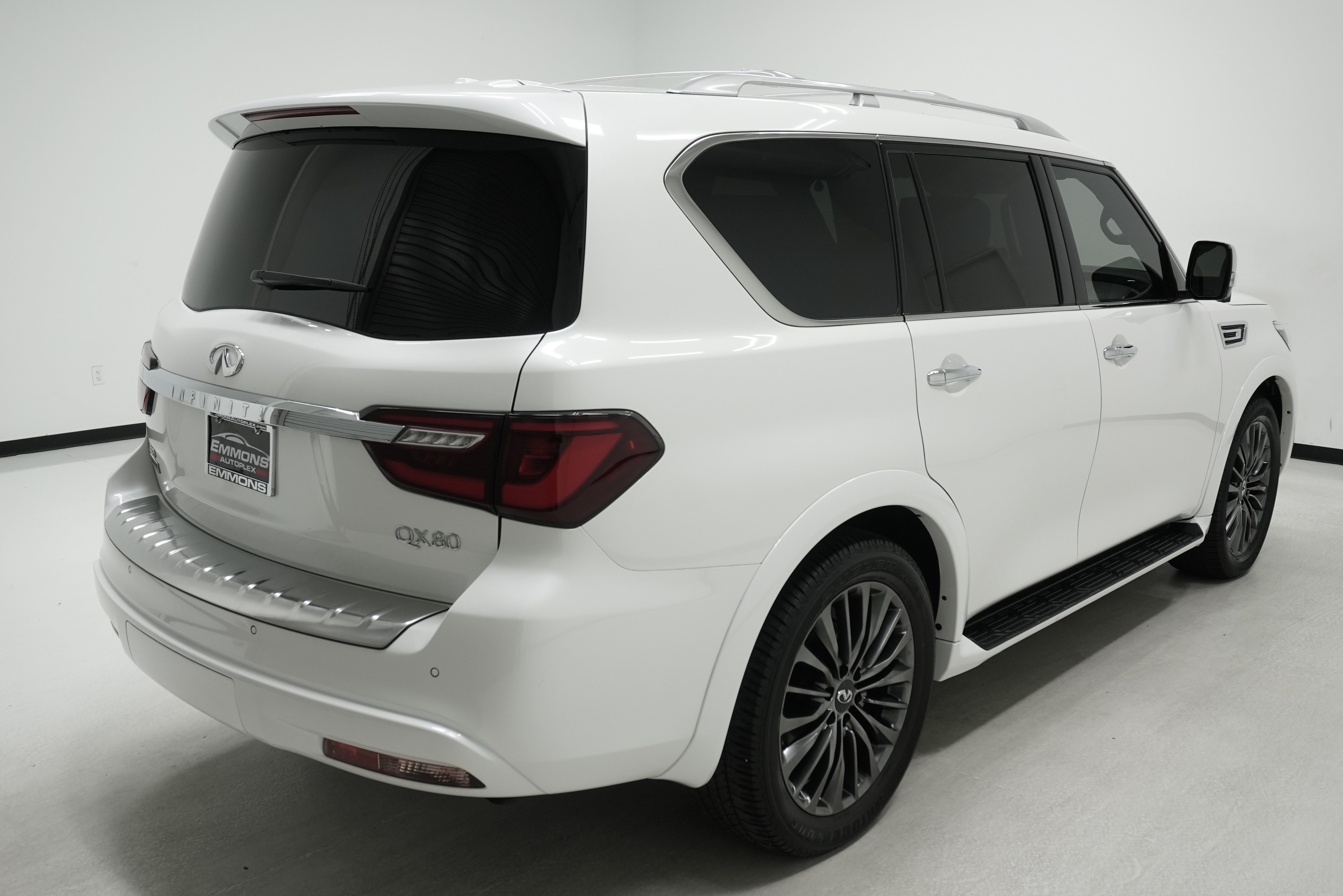 Used 2023 INFINITI QX80 Sensory w/ Cargo Package AWD/4WD image 4