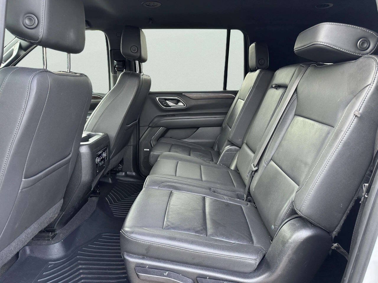 Used 2022 Chevrolet Suburban Z71 AWD/4WD image 16