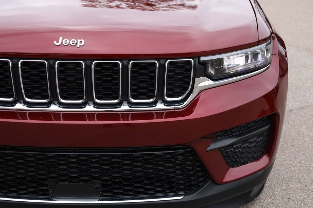 Used 2025 Jeep Grand Cherokee Laredo X w/ Trailer Tow Package image 14