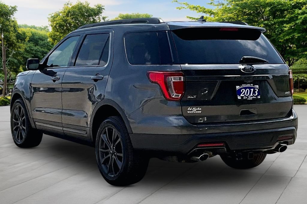 Used 2018 Ford Explorer XLT w/ XLT Appearance Package AWD/4WD image 2