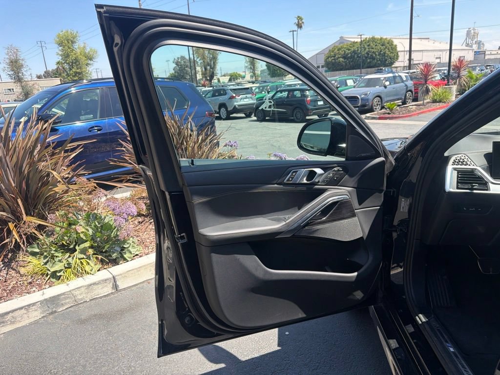 Used 2026 BMW X6 xDrive40i AWD/4WD image 13
