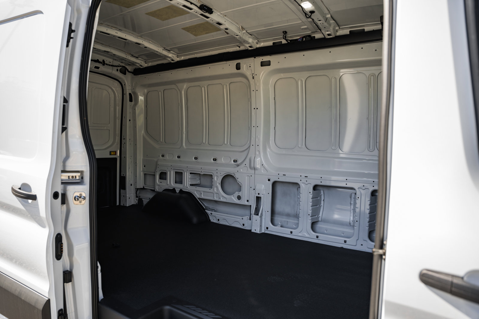 New 2026 Ford Transit 250 148 Medium Roof image 30