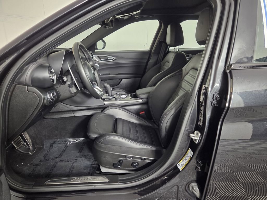 Used 2024 Alfa Romeo Giulia Veloce image 12