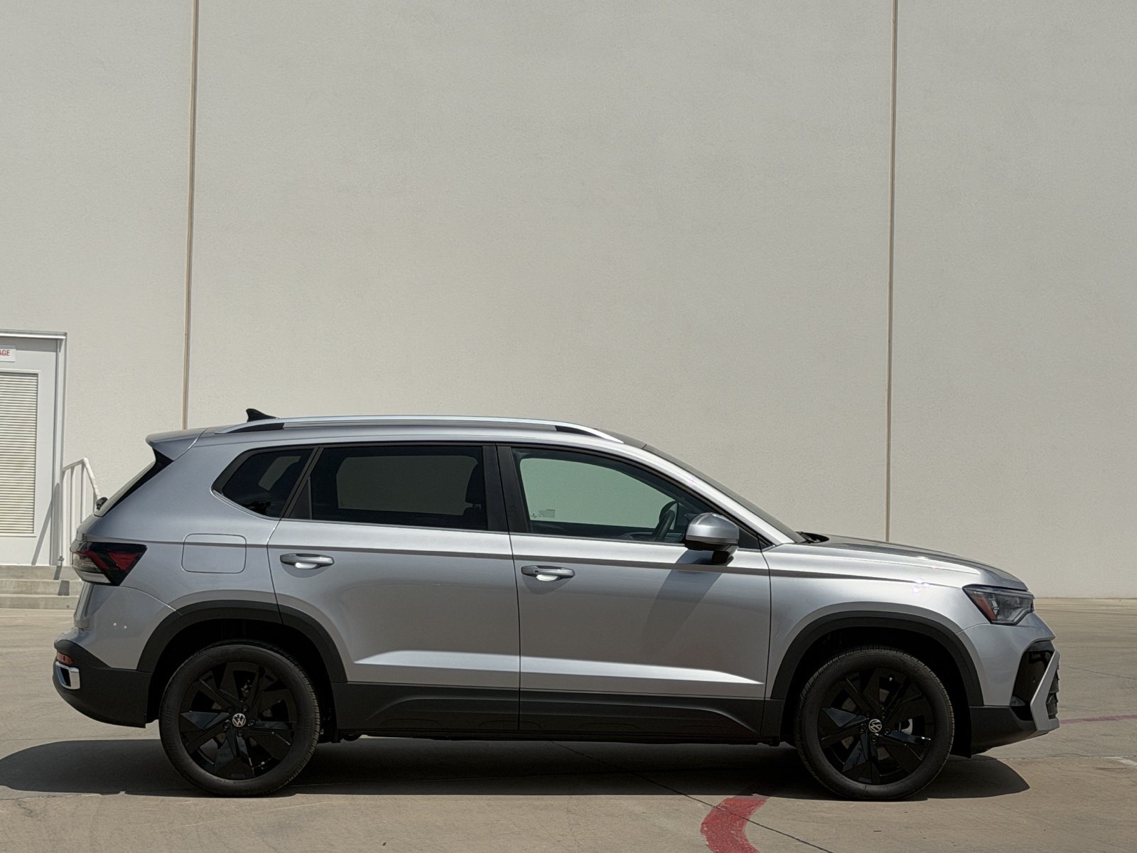 New 2026 Volkswagen Taos SE FWD image 3