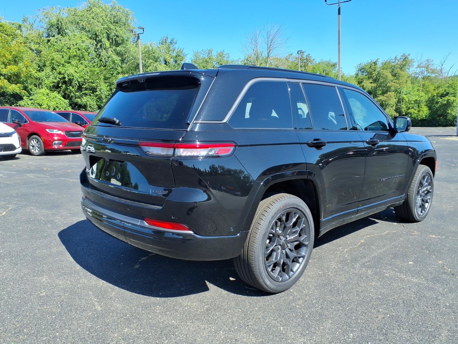 New 2026 Jeep Grand Cherokee Summit w/ Obsidian Package AWD/4WD image 7