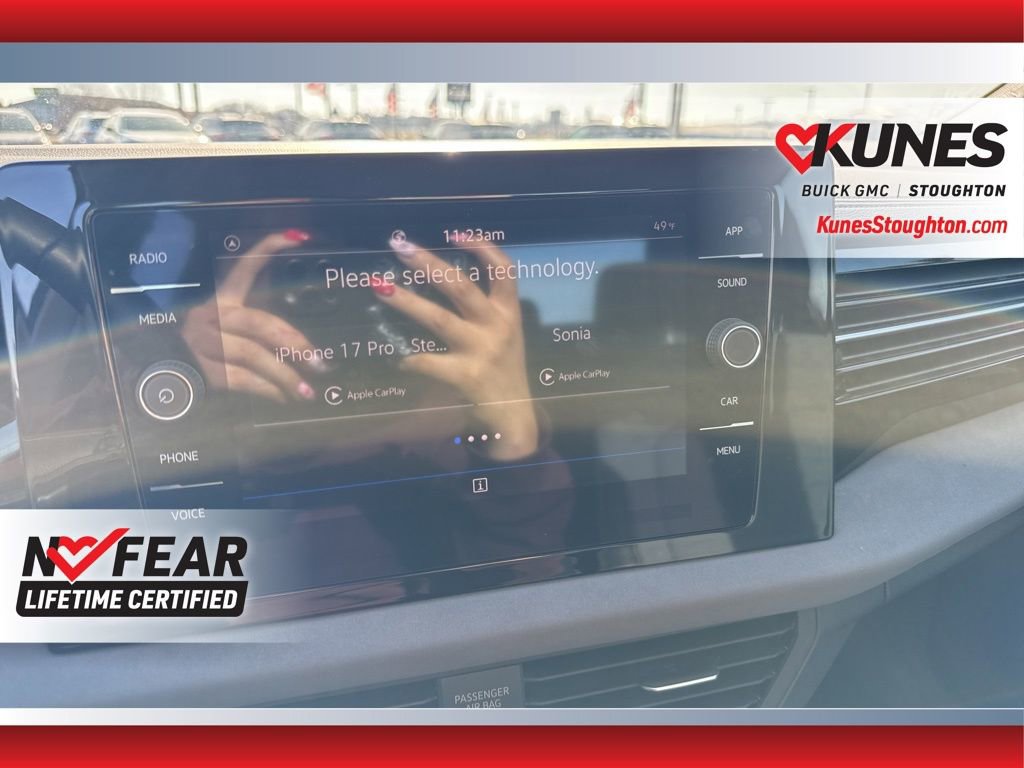 Used 2025 Volkswagen Jetta SE image 29