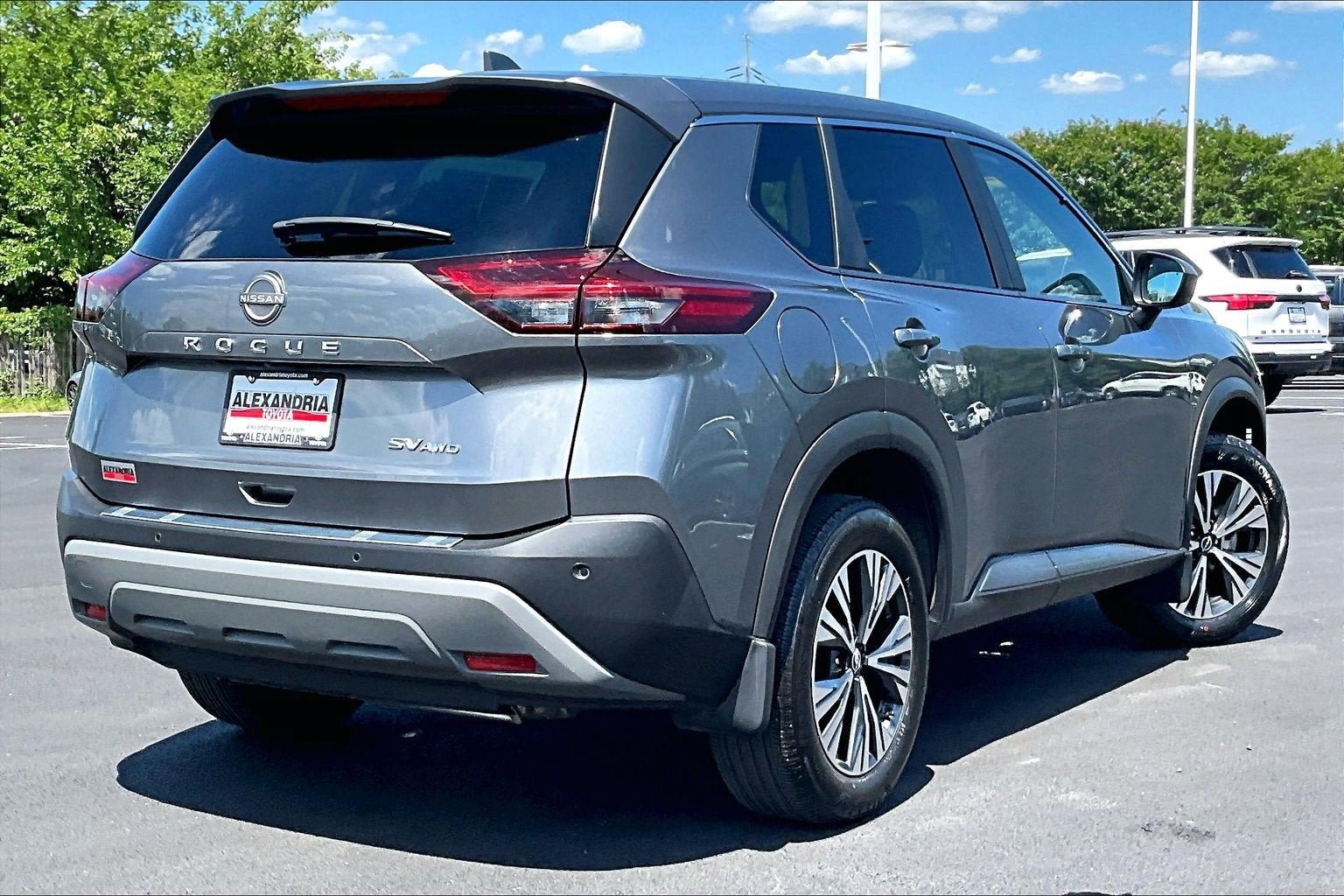 Used 2023 Nissan Rogue SV AWD/4WD image 12