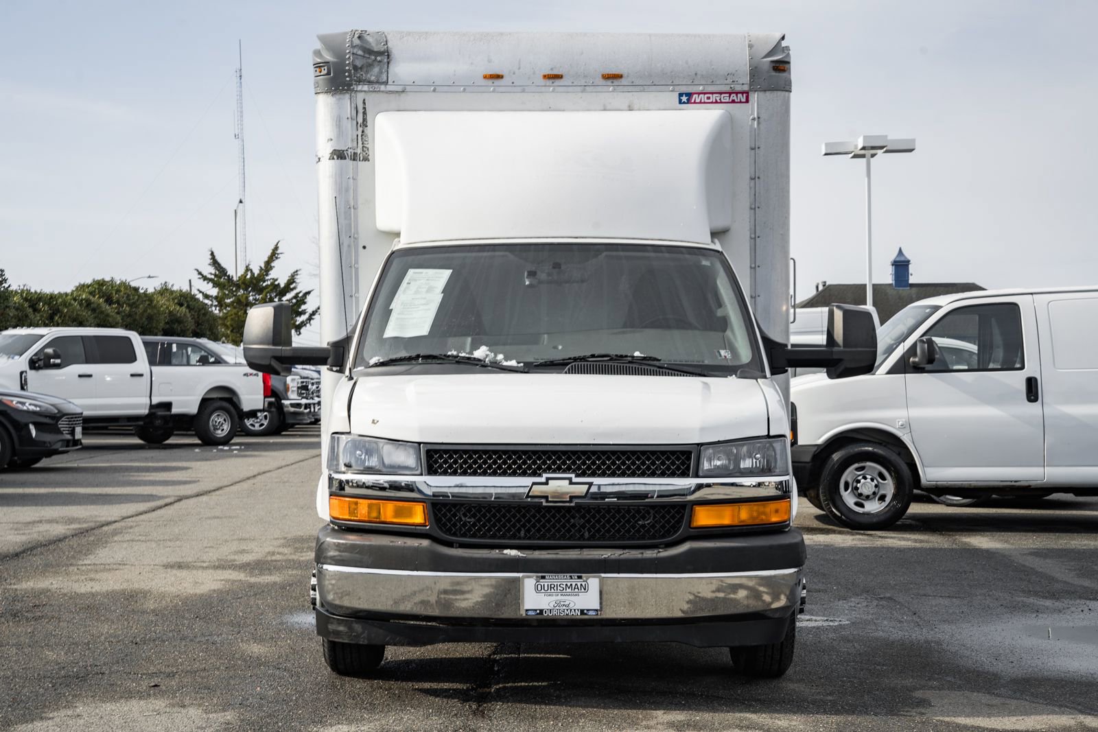 Used 2018 Chevrolet Express 3500 w/ Driver Convenience Package image 2