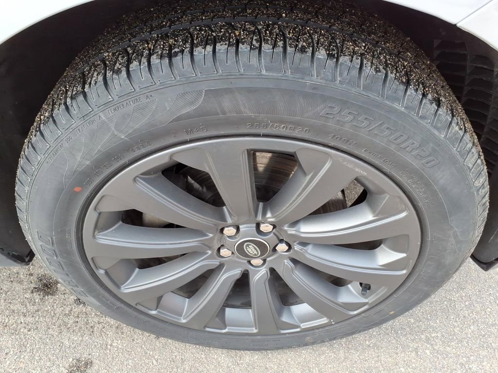 Certified 2022 Land Rover Range Rover Velar R-Dynamic S image 12