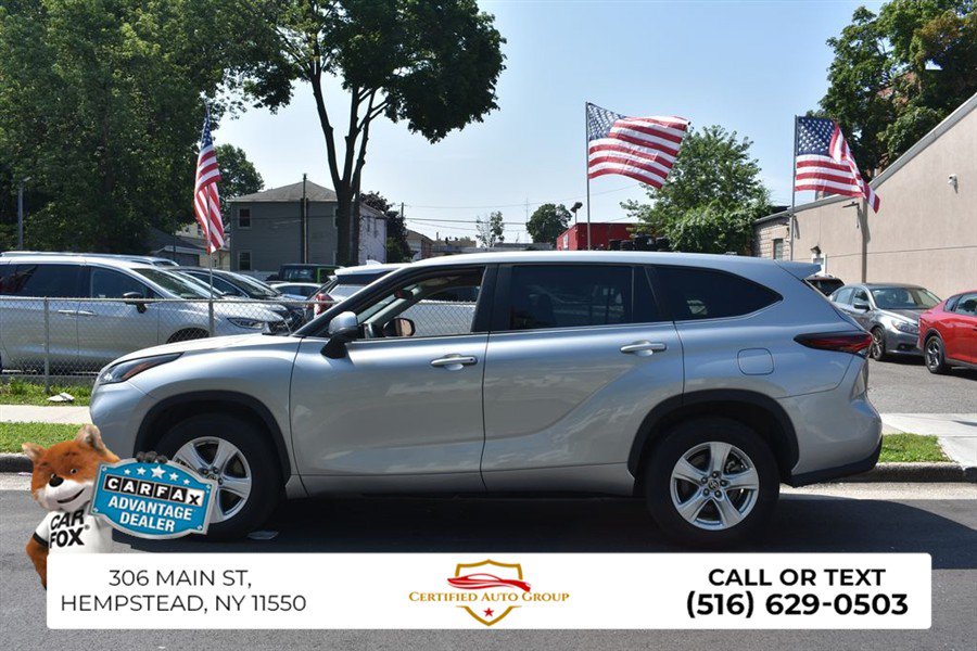 Used 2025 Toyota Highlander LE FWD image 9