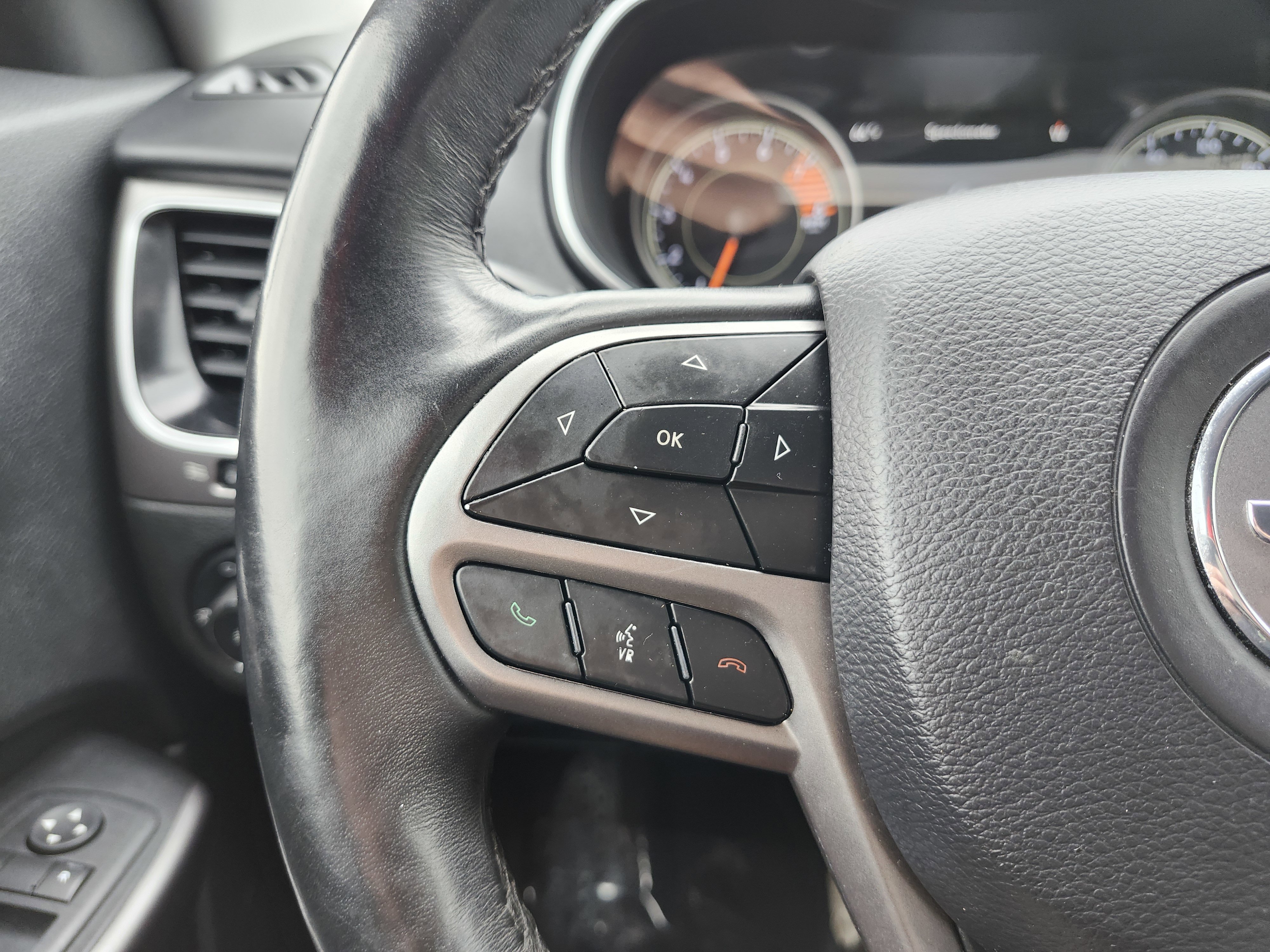 Used 2019 Jeep Cherokee Overland AWD/4WD image 37
