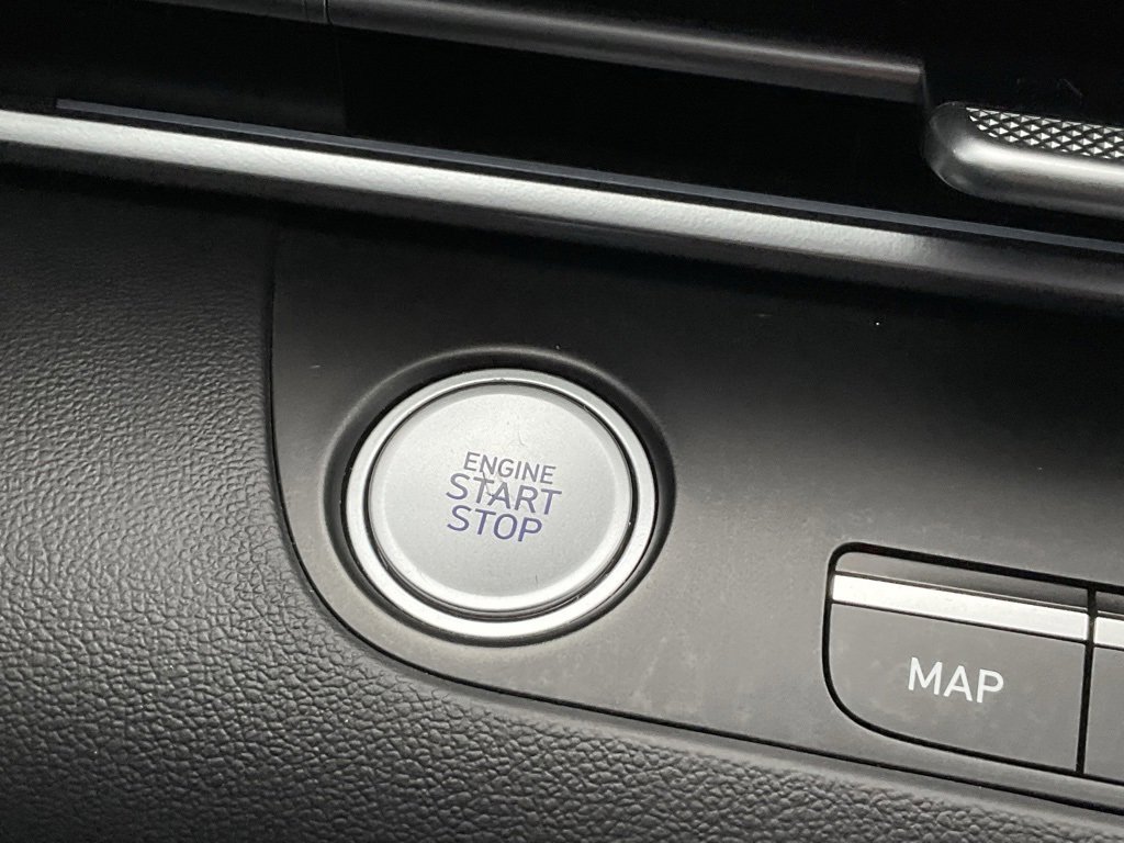 Used 2023 Hyundai Elantra Limited image 16