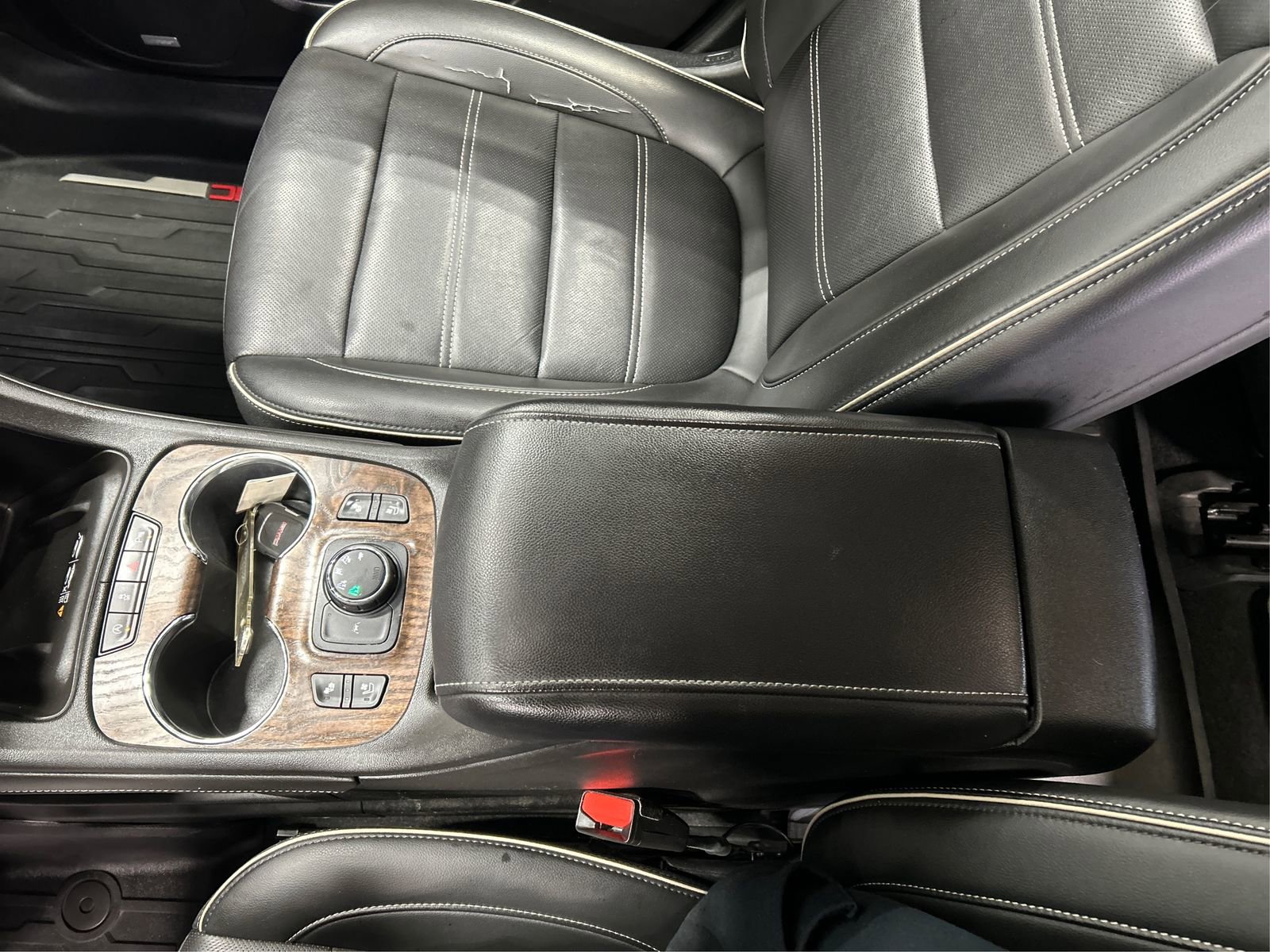 Used 2021 GMC Acadia Denali w/ Denali Ultimate Package AWD/4WD image 15