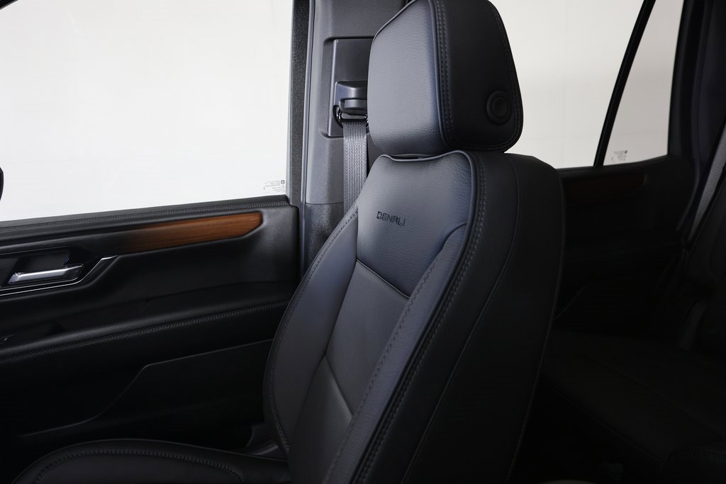 Used 2026 GMC Yukon Denali w/ Sun & Power Step Package image 40