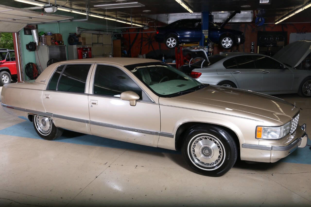 Used 1994 Cadillac Fleetwood Brougham RWD image 6