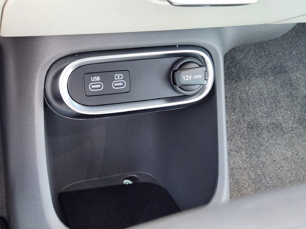 New 2027 Genesis GV60 Prestige AWD/4WD image 32