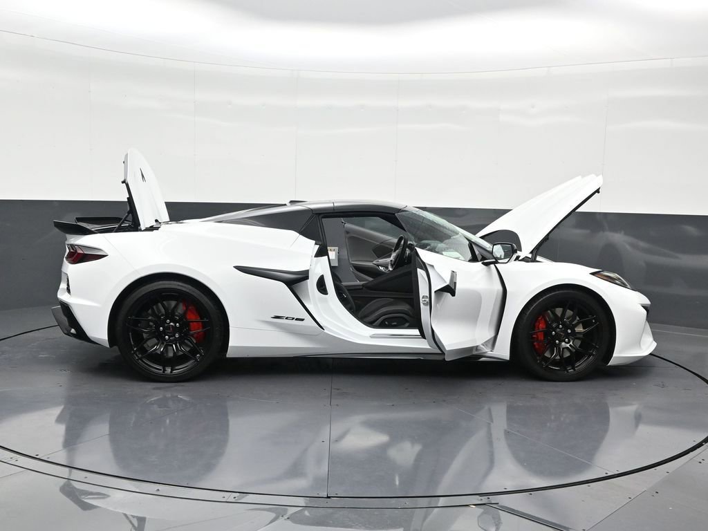 Used 2025 Chevrolet Corvette Z06 image 31