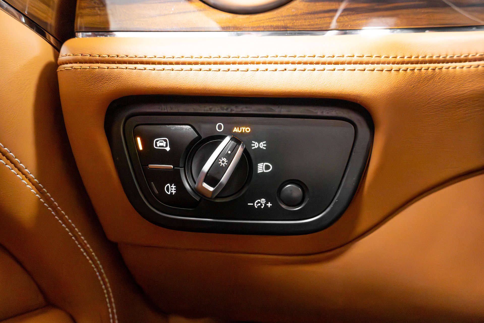 Used 2019 Bentley Bentayga image 52