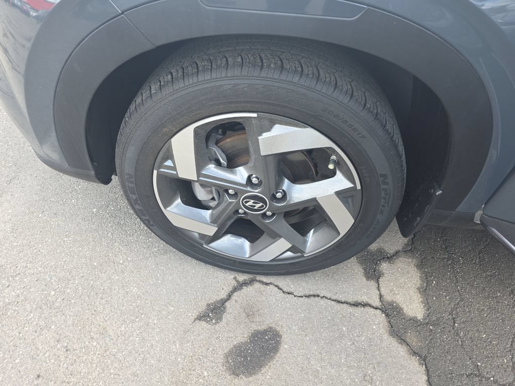 Used 2024 Hyundai Venue Limited FWD image 25