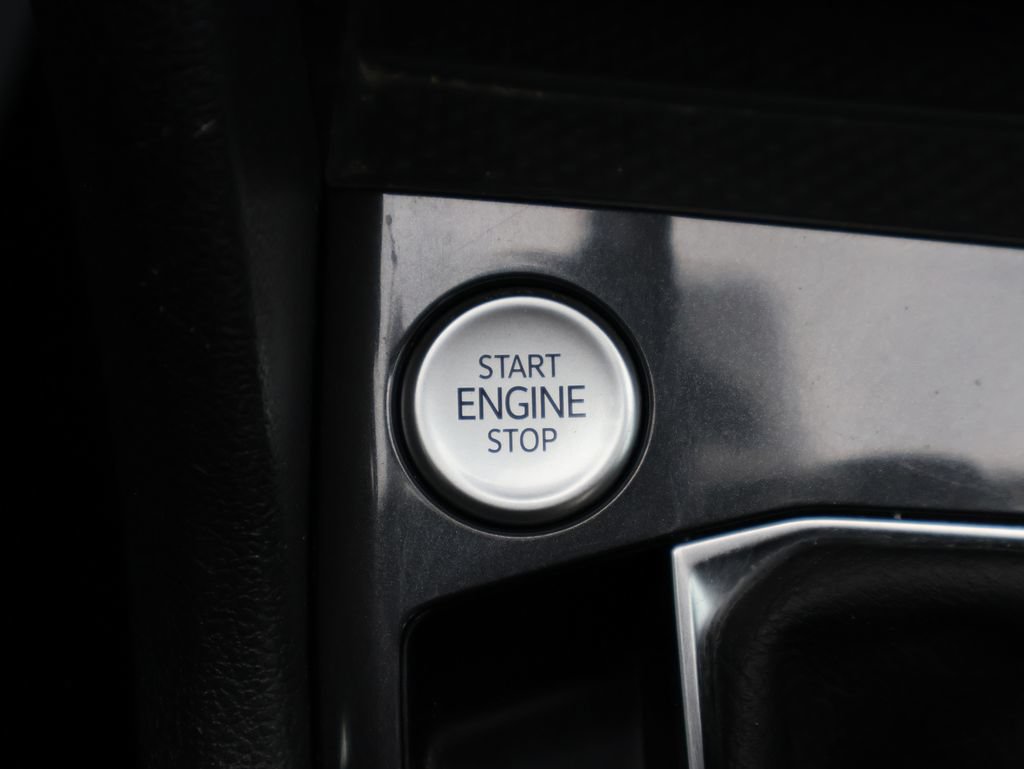 Certified 2023 Volkswagen Tiguan SE R-Line FWD image 29