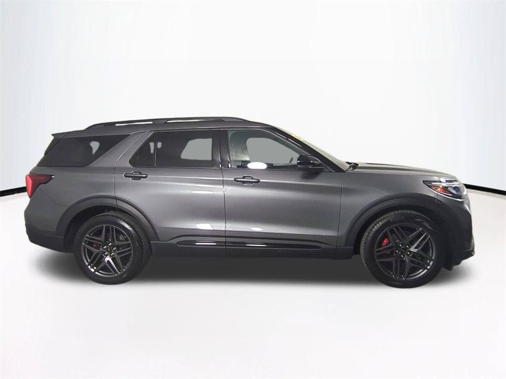 Used 2025 Ford Explorer ST AWD/4WD image 4